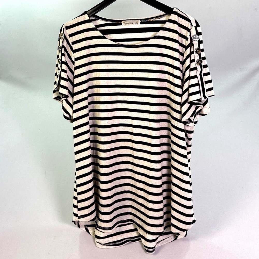 89th + Madison Womens 1X Black White Striped Button Shoulder Scoop Neck Top